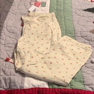 American Eagle Rose print mom jean